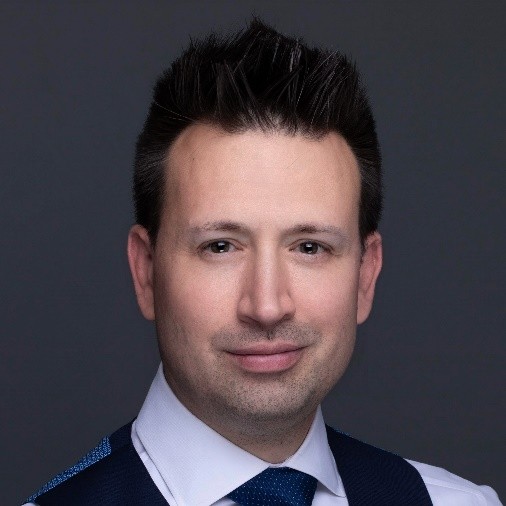 Lee Lewis headshot